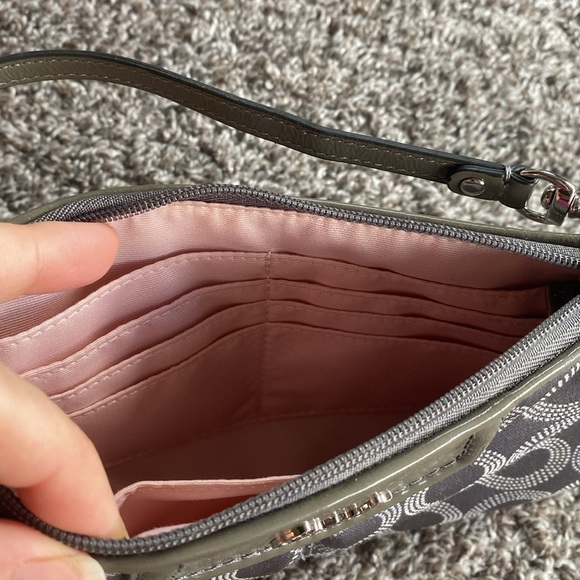 Coach EUC Ashley Gray Logo Dotted Signature Wristlet Wallet - Picture 12 of 16